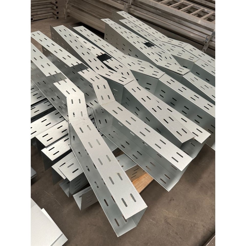 Pannelli tal-folji tal-metall imtaqqbin